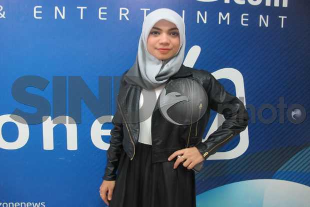 Indah Ingin Duet Lagu...