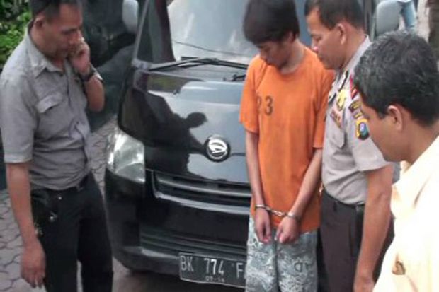 Mahasiswa Ini Curi Mobil...