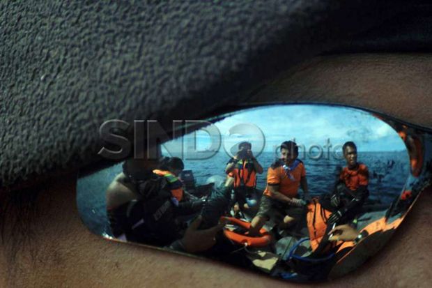 TNI Tarik Penyelam dan...