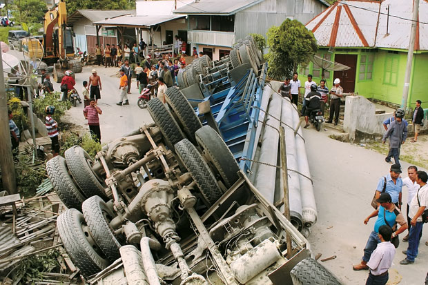 Rem Blong, Truk Bermuatan...