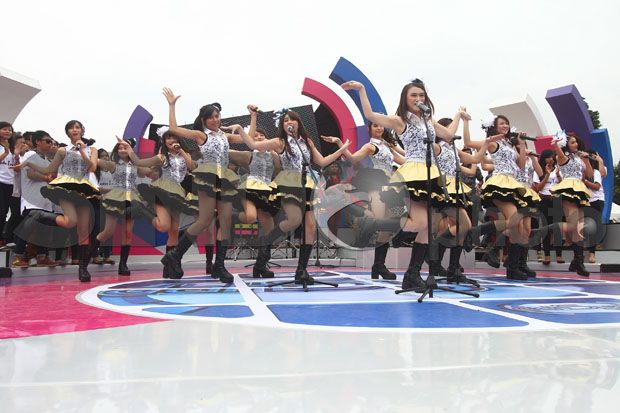 AKB48 Akan Berduet dengan...