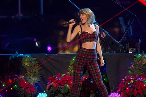 Taylor Swift Patenkan...