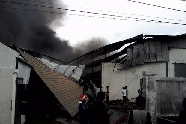 Tiga Jam, Kebakaran...