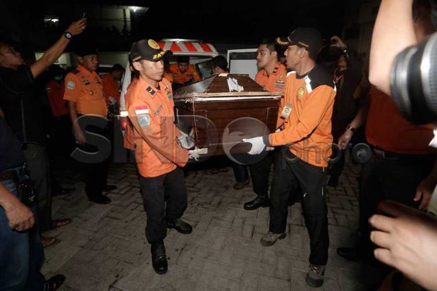 Tinggal Tulang, Jenazah...