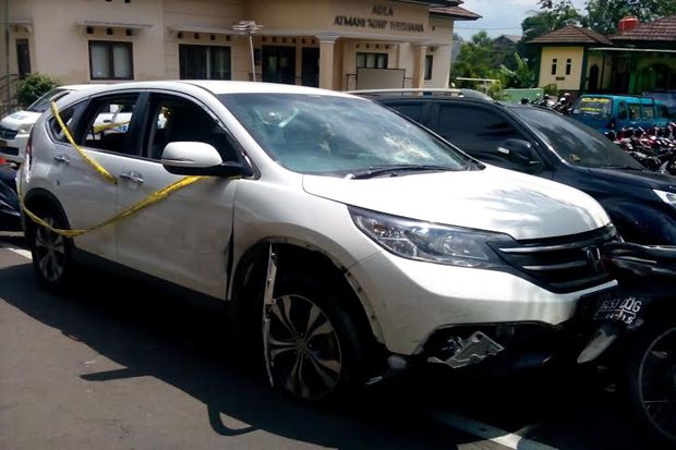 Pengendara Mobil CRV...