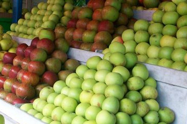 Penjualan Apel di Pasar...