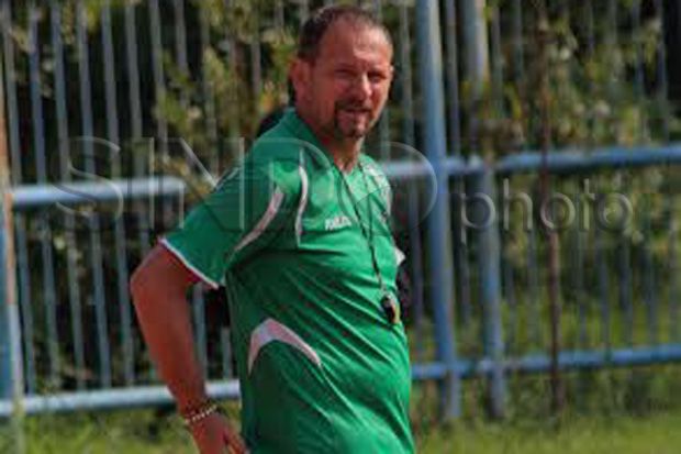 Disindir Djanur Sombong,...