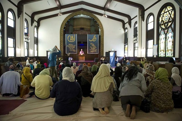 Salat Jumat di Los Angeles,...