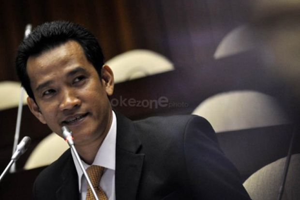 Refly Harun: Save KPK,...