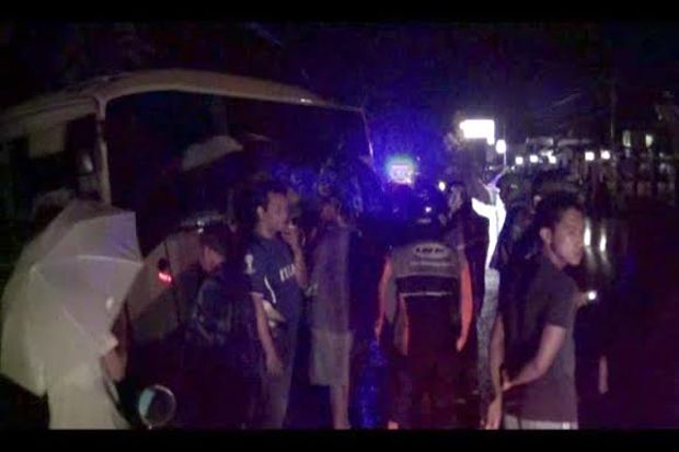Bus Pahala Kencana Tabrak...