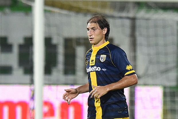 Milan Boyong Dua Bek...