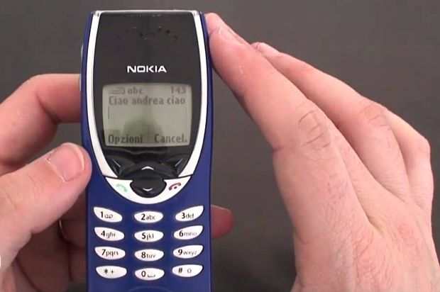 Nokia 8210 Digemari...
