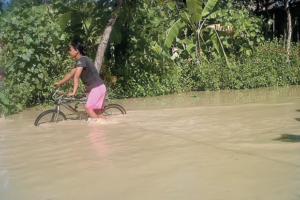 Sungai Mekuris Meluap...