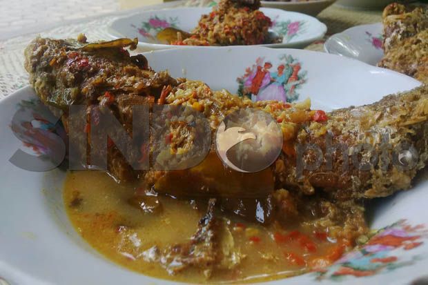 Menikmati Lunaknya Ikan...