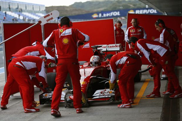 Vettel Kuasai Hari Kedua