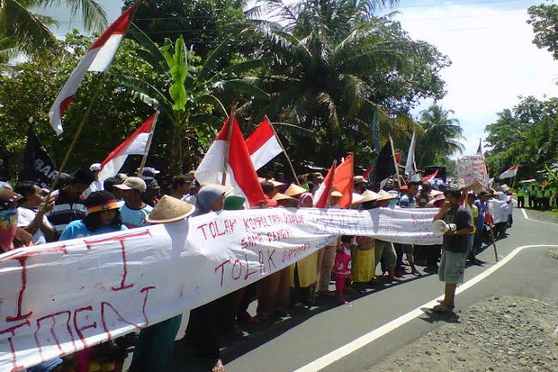 Warga Pesisir Tolak...