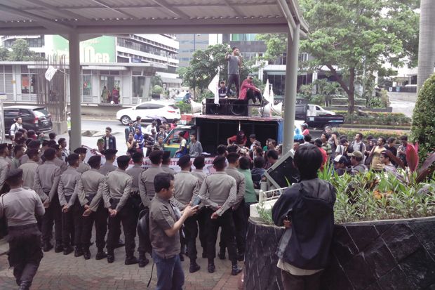 Mahasiswa Desak KPK...