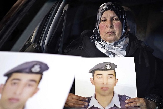 Putra Dibakar ISIS,...