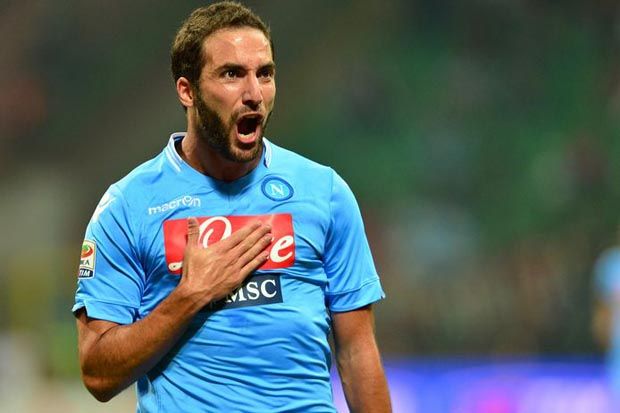 Higuain vs Santon di...