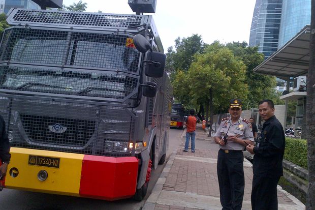 Tiga Water Cannon dan...