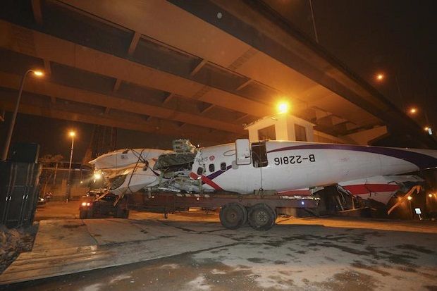 Tragedi TransAsia, Pilot...