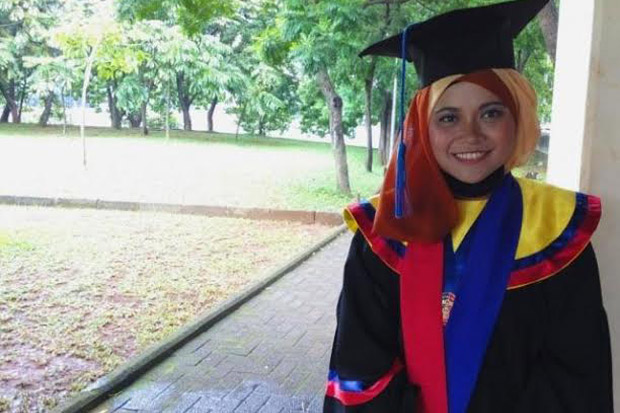 Febri Bawa Pulang Cumlaude...