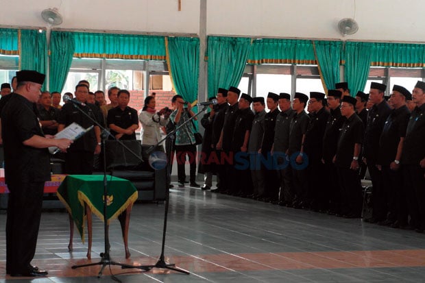 DPRD Ingatkan Azis untuk...
