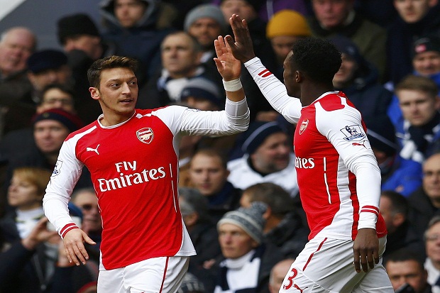 Ozil Bawa Arsenal Unggul