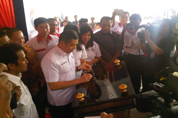 HT Resmikan Kantor DPP...