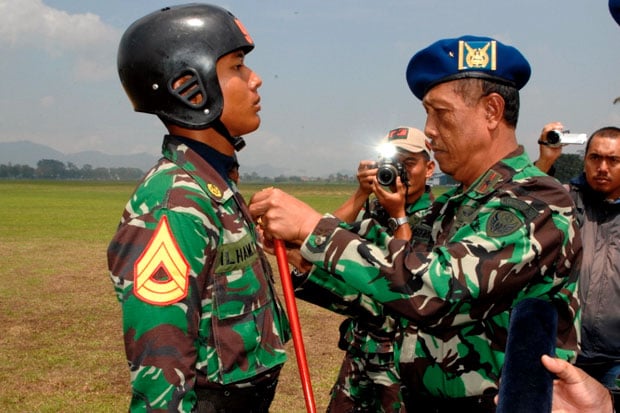 Demi Brevet Wings, Mereka...