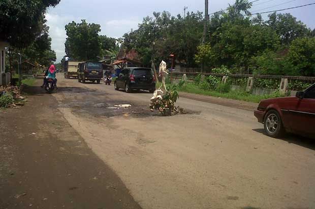 Berlubang, Jalan di...
