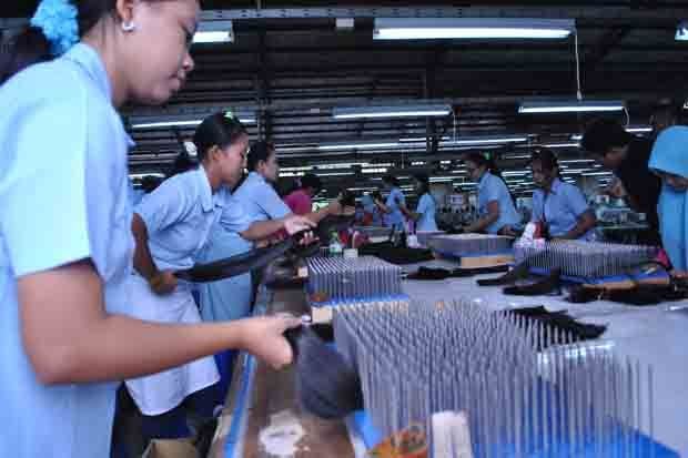 Karyawan Keracunan Massal,...