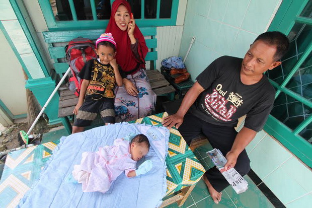 Bayi Perempuan Berusia...