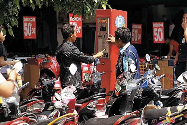 Parkir Meter Masih Menggunakan...