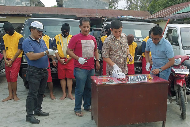 Sindikat Pencurian Mobil...