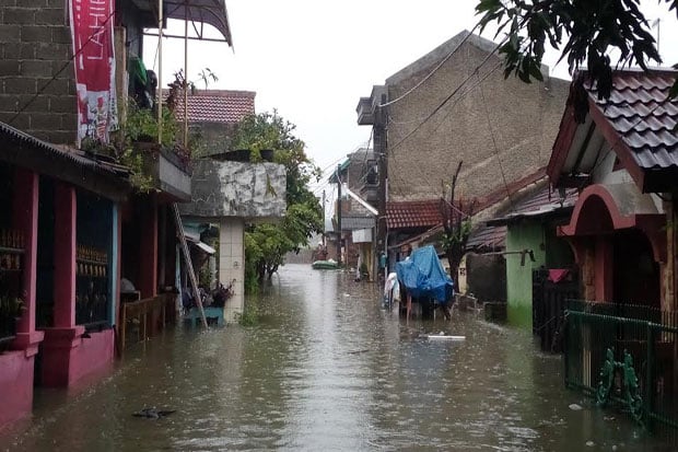 Banjir 1 Meter Rendam...