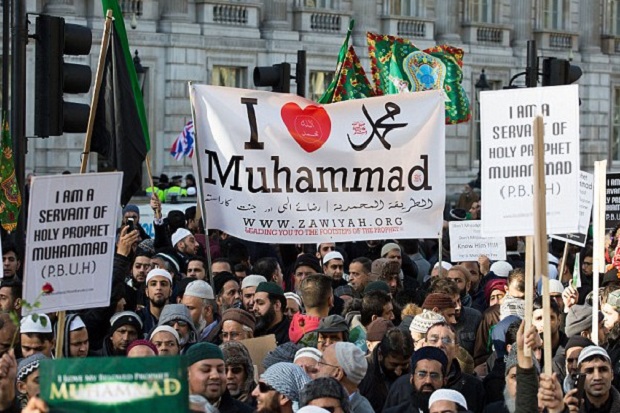 Bela Nabi, Ribuan Muslim...