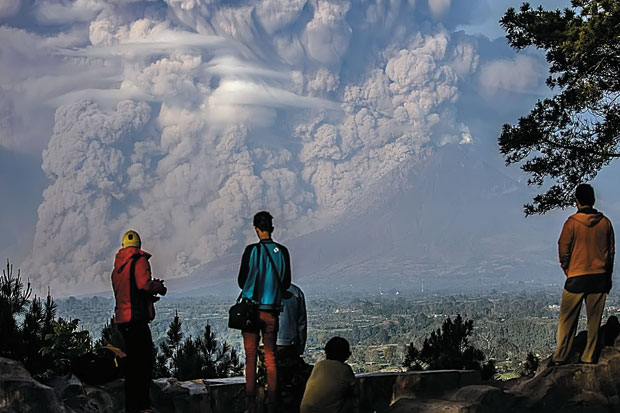 Sinabung Kembali Meletus