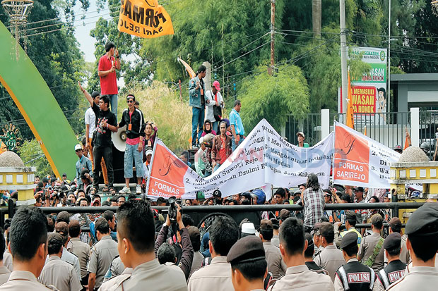 Warga Sari Rejo Melawan