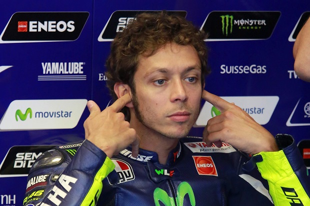 Valentino Rossi Tersandung...
