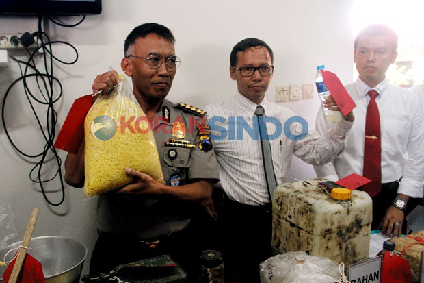 2 Pembuat Mi Formalin...
