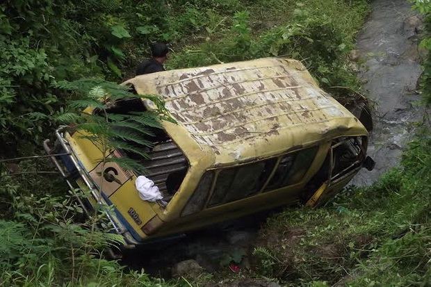 Angkut 30 Pelajar, Angkot...