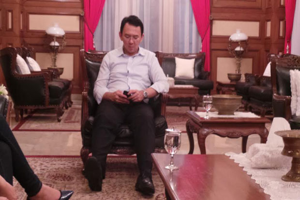 Tanggapi Emosi Ahok,...