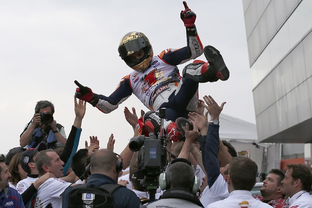 Marquez Terima Penghargaan...