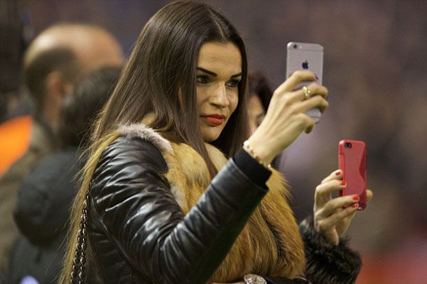 Skrtel Ajak Pacar dan...