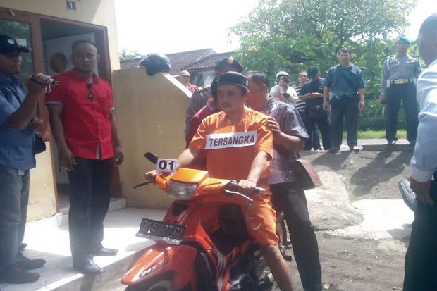 SMS-an Saat Kencan,...