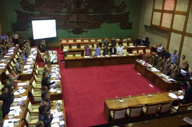 Cara Unik Komisi XI...