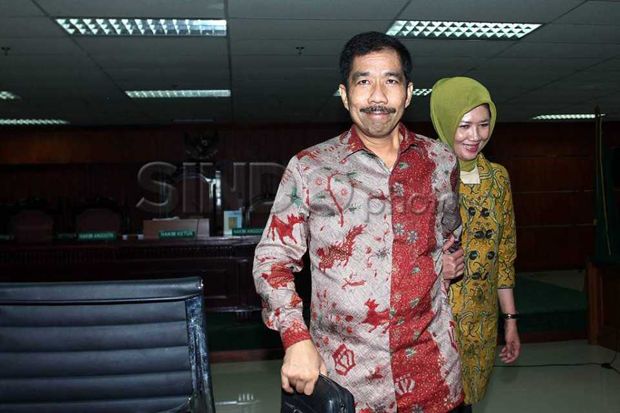 Mengintip Kemesraan...