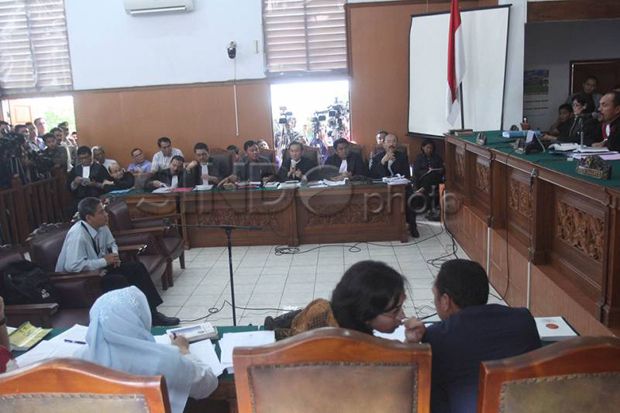 KPK Hadirkan Saksi Ahli...