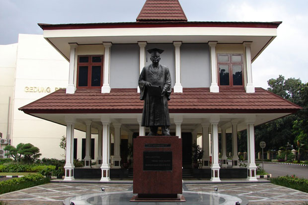 Mahasiswa PTIK Belajar...